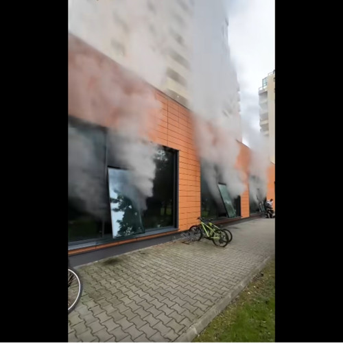 Incendiu la sauna unui hotel, o persoană rănită și evacuări din cauza fumului dens