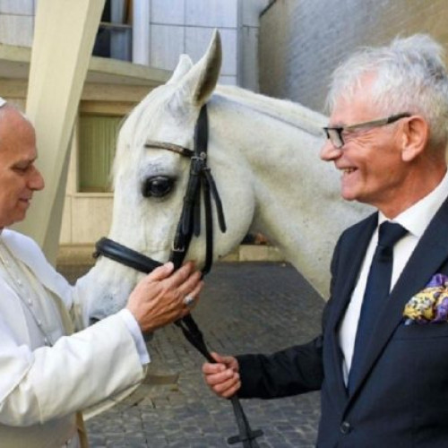 Papa Leon al XIV-lea a primit un cal arab în dar pentru caritate