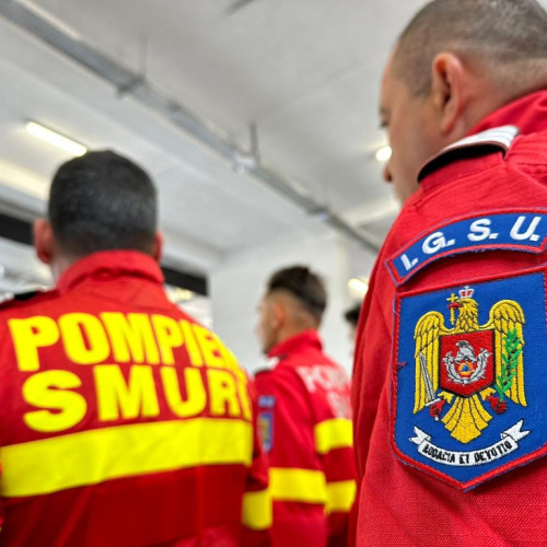 Intervenție a pompierilor la un bloc din Târgu Mureș din cauza mirosului de gaz