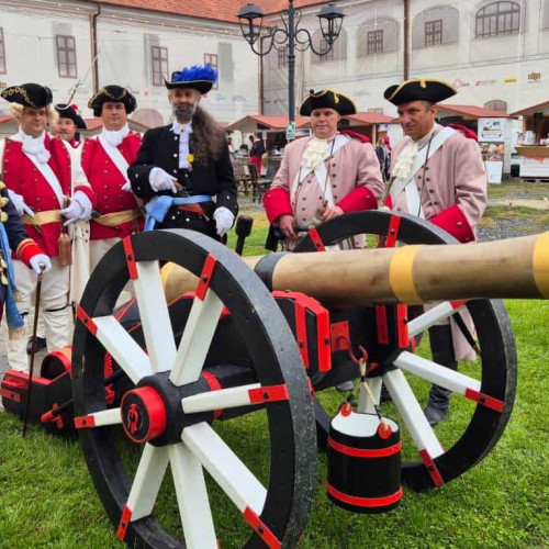 Un tun de câmp a fost oferit Cetății Alba Carolina în cadrul unui festival din Alba Iulia