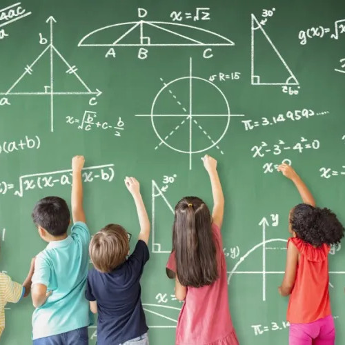 Controverse în școala clujeană după nemulțumirile unei mame privind profesoara de matematică