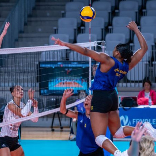 Corona Brașov a început sezonul de volei feminin cu o victorie categorică