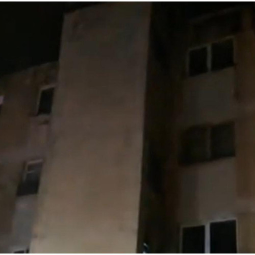 Bărbat rănit după ce a sărit de la etajul al doilea în urma unui incendiu în Tecuci