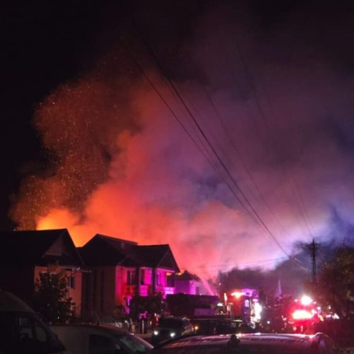 Incendiu puternic la Săsar în apropiere de Baia Mare distruge o casă și anexele