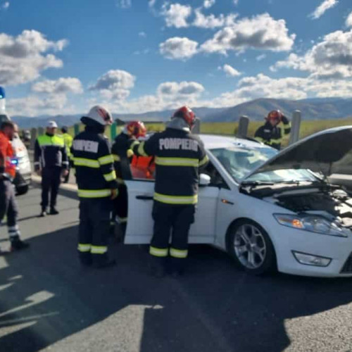 Accident pe autostrada A1 Sibiu-Sebeș: un șofer a intrat în parapet