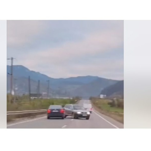 Șofer amendat după ce a intrat pe contrasens, evitând un accident grav