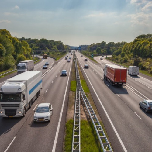 România introduce de la 2026 o nouă taxă de drum bazată pe emisii și distanță