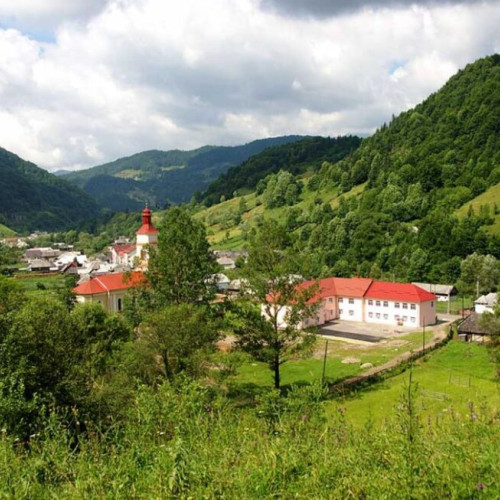 Bărbat în proces de divorț, cercetat după ce a forțat ușa și a amenințat soția