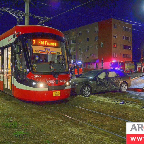 Tânăr evită răniri grave după coliziunea cu tramvaiul în Arad