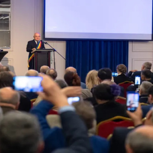 Emil Boc evidențiază rolul esențial al medicilor veterinari la congresul din Cluj-Napoca