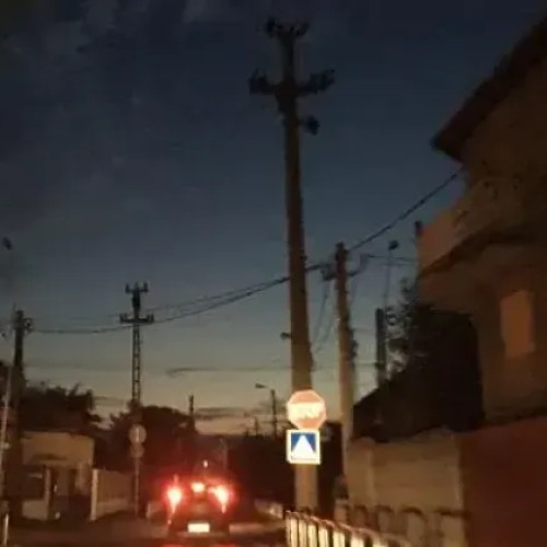 Un sector de pe Aleea Retezat din Cluj-Napoca, pericol pentru pietoni din cauza lipsei iluminatului