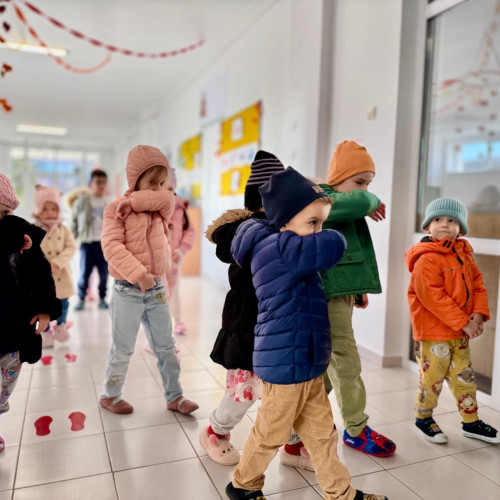 Exercițiu de evacuare la grădinița nr. 22 din Botoșani pentru siguranța copiilor