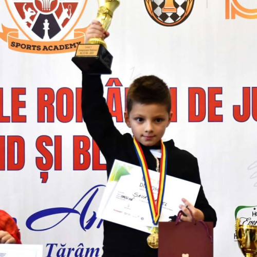 Daniel Sava, copilul de 8 ani campion național la șah blitz și aritmetică mentală