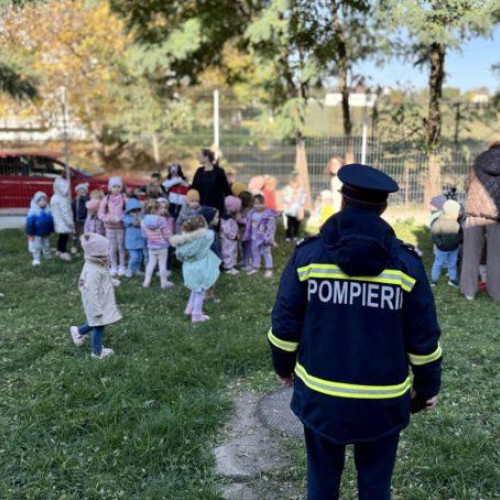 Exercițiu de evacuare la grădinița nr. 22 din Botoșani cu peste 60 de participanți