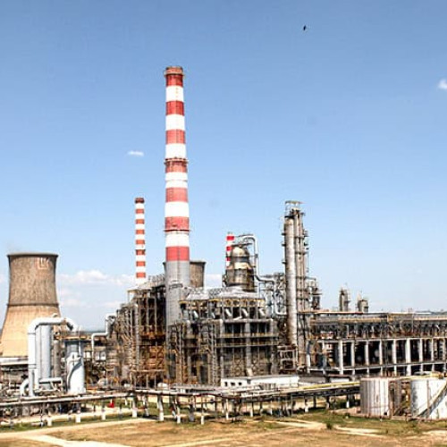 Explozie fără incendiu la rafinăria Lukoil din Ploiești soldată cu un rănit