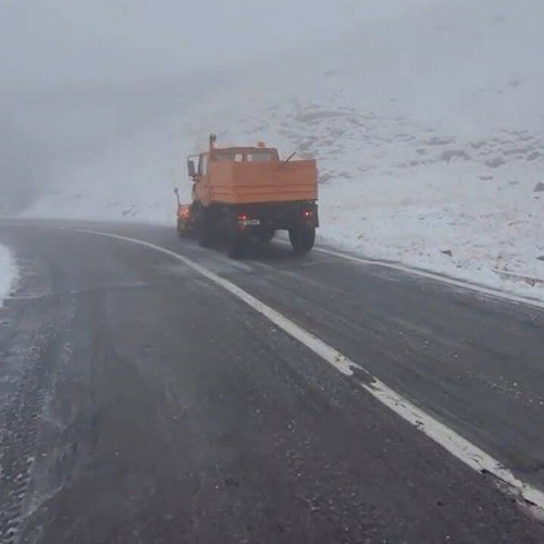 Transalpina și Transfăgărășanul închise din cauza condițiilor meteo nefavorabile