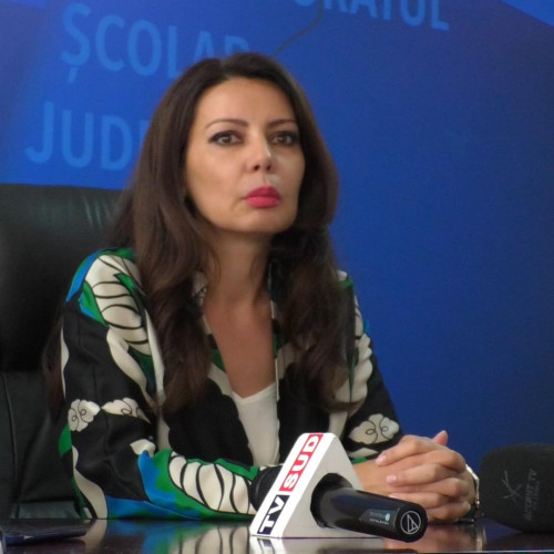 Profesoara Dana Constantinescu, premiată pentru contribuția la educație la Târgu Jiu