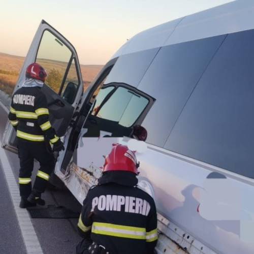 Accident rutier la Victoria, soldat cu două persoane asistate medical la fața locului