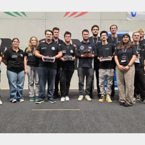 Echipa orădeană 4K1 câștigă locul I la Mega Sumo în RoboComp 2025, Polonia