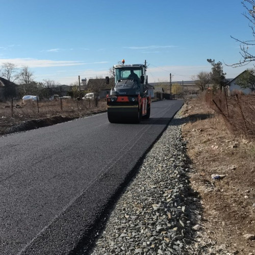 Primăria Ion Corvin anulează licitația pentru asfaltarea a zece străzi din cauza lipsei ofertelor