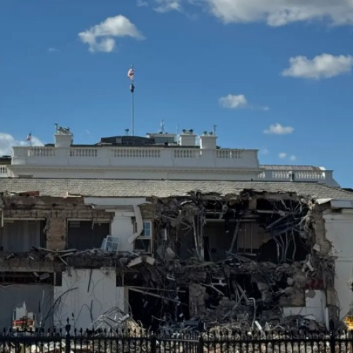 Începe demolarea aripii estice a Casei Albe pentru noua sală de bal a lui Trump