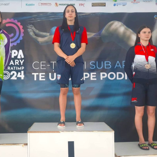 Medalii pentru înotătorii dâmbovițeni la Cupa Rotary Contratimp Târgoviște: Andreea Văcaru și Anastasia Udroiu au urcat pe podium în primele două zile de concurs