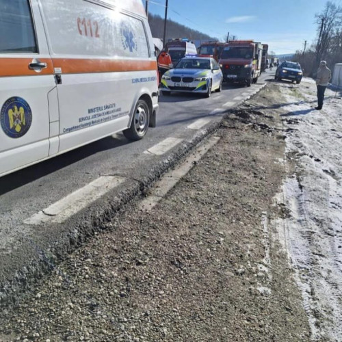 Femeie rănită pe drumul județean 661 după ce a fost lovită de o mașină