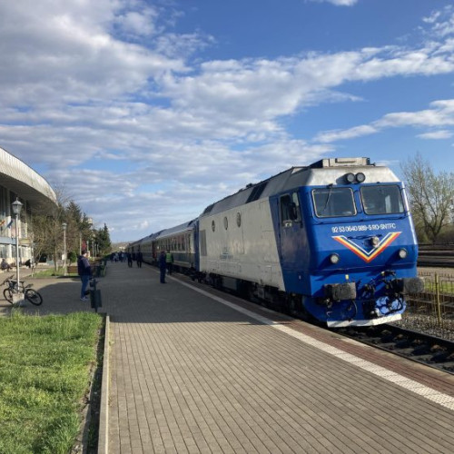 CFR suspendă circulația mai multor trenuri din cauza neachitării tarifului de utilizare