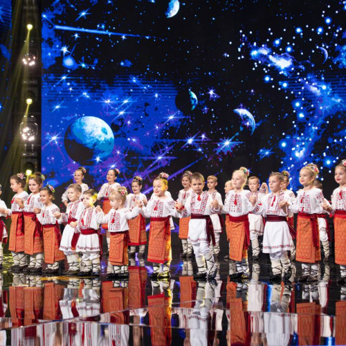 Ansamblul Mugurași de la Chindia, îndrăgostiți de Românii au talent