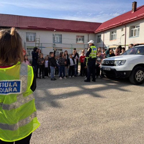 Polițiștii din Gorj au organizat o sesiune de educație rutieră pentru elevi la Novaci
