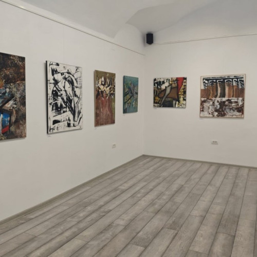 Expoziția „Entropii controlate” a lui Tar Béla, vernisată la Arad