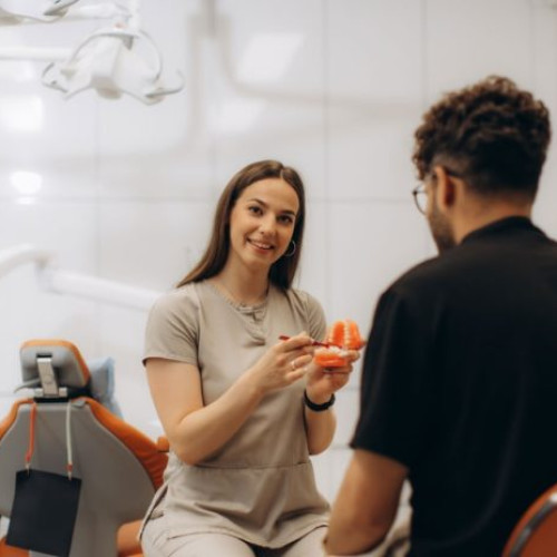 Recuperarea după implantul dentar: ce trebuie știut pentru o vindecare rapidă