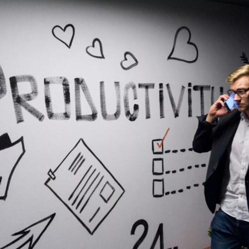 Intermedierile financiare depășesc IT-ul la productivitatea muncii în 2024