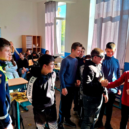 Poliția și școala Mihăileni au organizat activități de prevenire și informare pentru elevi și părinți