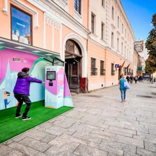 Tineri vând bilete la preț dublu în stația de autobuz de pe Memorandumului din Cluj