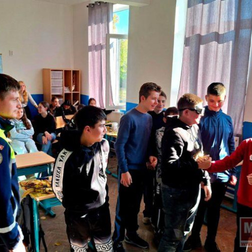 Poliția și școala Mihăileni desfășoară activități de prevenire și informare