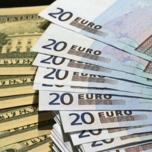 Leul se întărește în condiții de incertitudine politică și economică