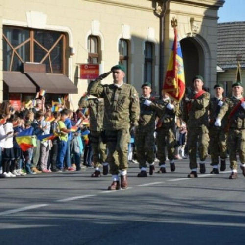 Săcele marchează Ziua Armatei Române printr-o ceremonie în Piața Libertății
