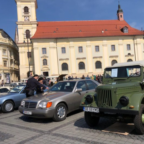 Retro parada toamnei aduce peste 200 de autovehicule istorice la București
