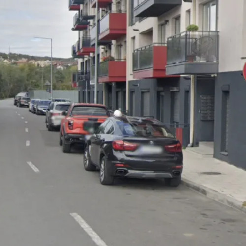 Locuitori reclamanțI privind parcarea ilegală care blochează trotuarele din zona Septimius Severus