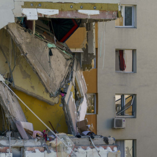 Locatarii din Rahova nu sunt mulțumiți de soluția statului privind reconstrucția blocului demolat