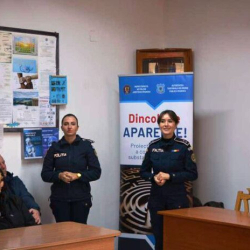 Elevii din Vrancea învață despre riscurile implicării în infracționalitate prin proiectul „Dincolo de aparențe”