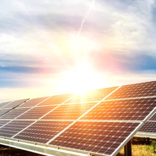 Primăria Răchitova plănuiește un parc fotovoltaic pentru a reduce costurile cu energia