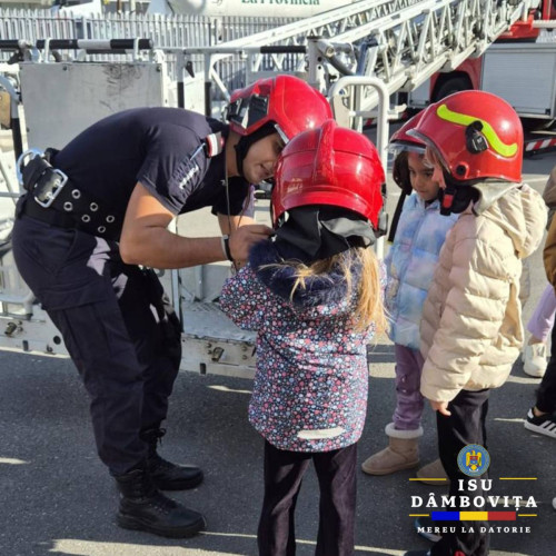 Copiii din Târgoviște vizitează Inspectoratul pentru Situații de Urgență Dâmbovița în cadrul programului școlar