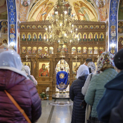 Mii de credincioși s-au adunat la hramul Sfintei Parascheva în Buftea