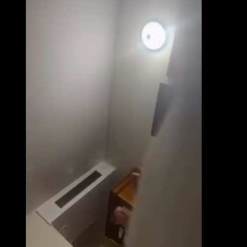 Bărbat agresiv într-un hotel din Deva, trei elevi și profesoară afectați