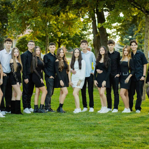 Opt perechi de boboci se pregătesc pentru Balul Miss și Mister Boboc 2025 la Alba Iulia