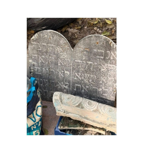 Tablele legii originale ale Sinagogii din Constanța, recuperate după mulți ani
