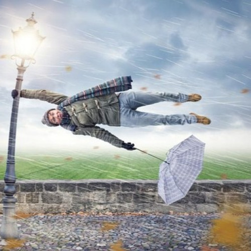 Neamț sub cod galben de vânt puternic valabil vineri, rafalele pot ajunge la 120 km/h