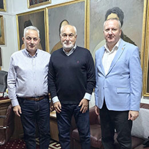 Varujan Vosganian și-a lansat volumul „Dublu autoportret” la Salonul Hunedorean al Cărții